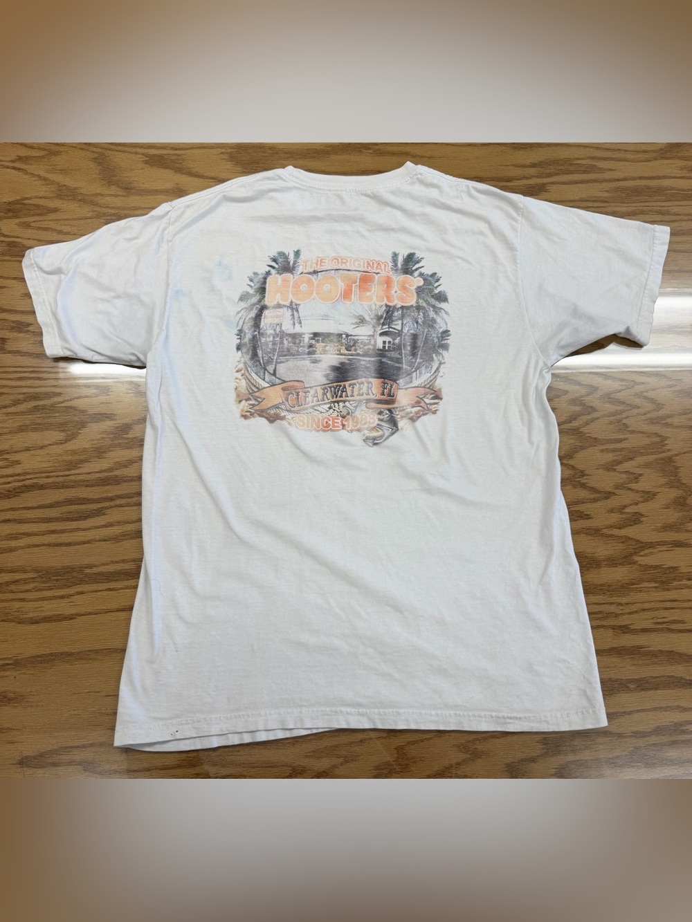 Vintage The Original Hooters Clearwater FL Shirt Fade Thrashed Fader L - 21 x 28